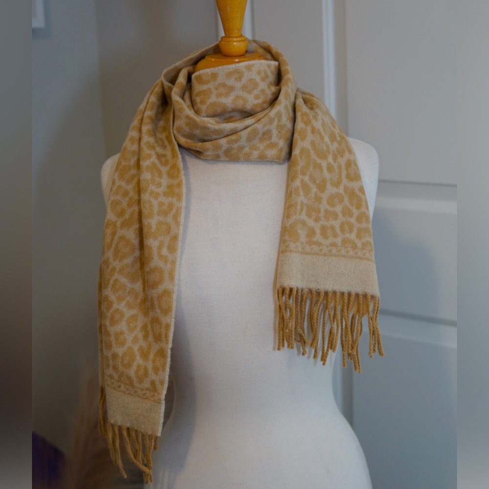 100% Cashmere leopard scarf